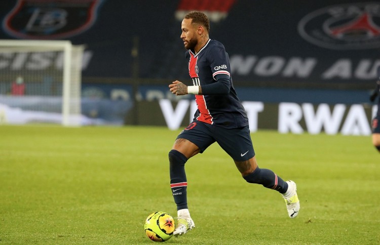 RMC：如果于帕决定不和拜仁续约，巴黎将开出合同报价