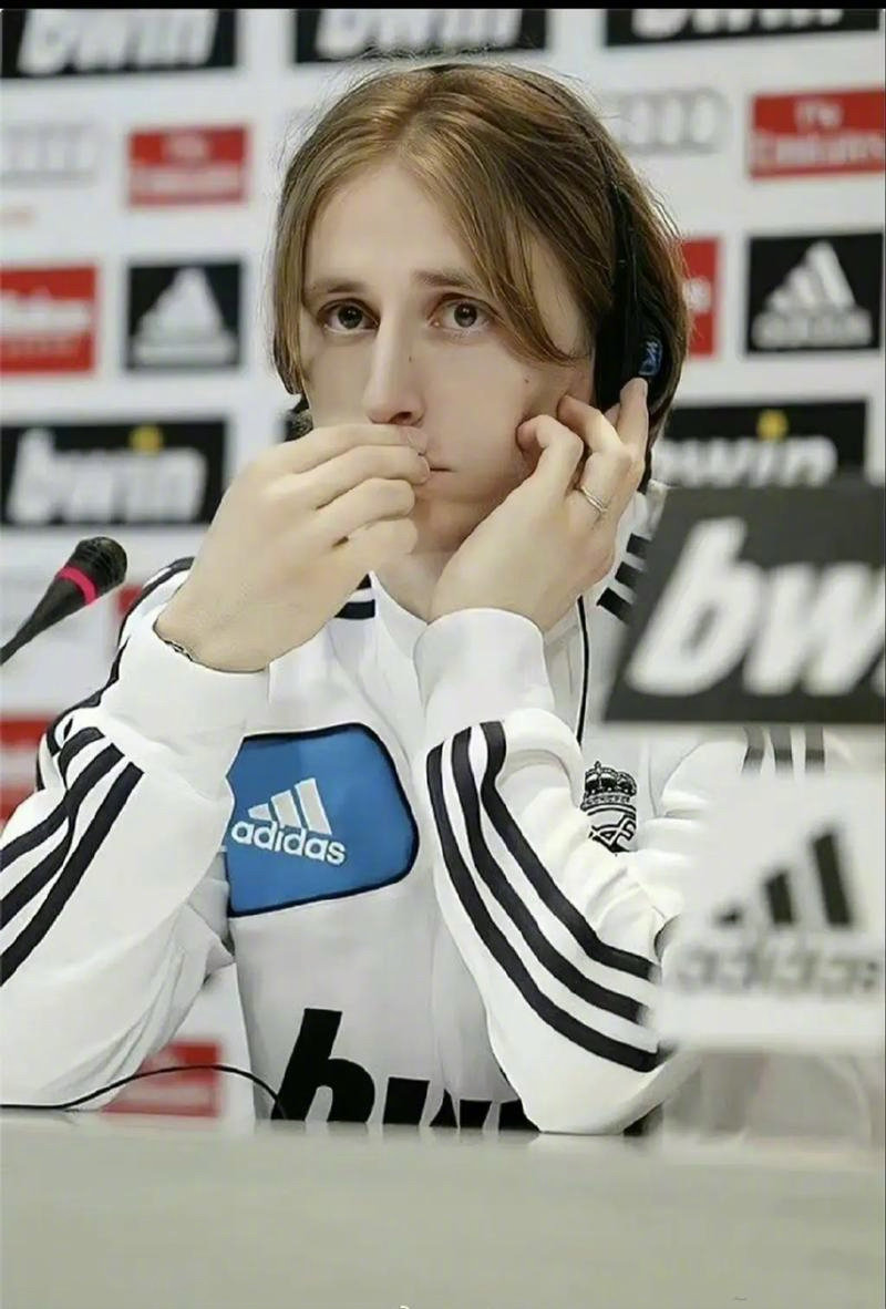 费兰·托雷斯戴帽创生涯新高！巴萨锋线涅槃重生